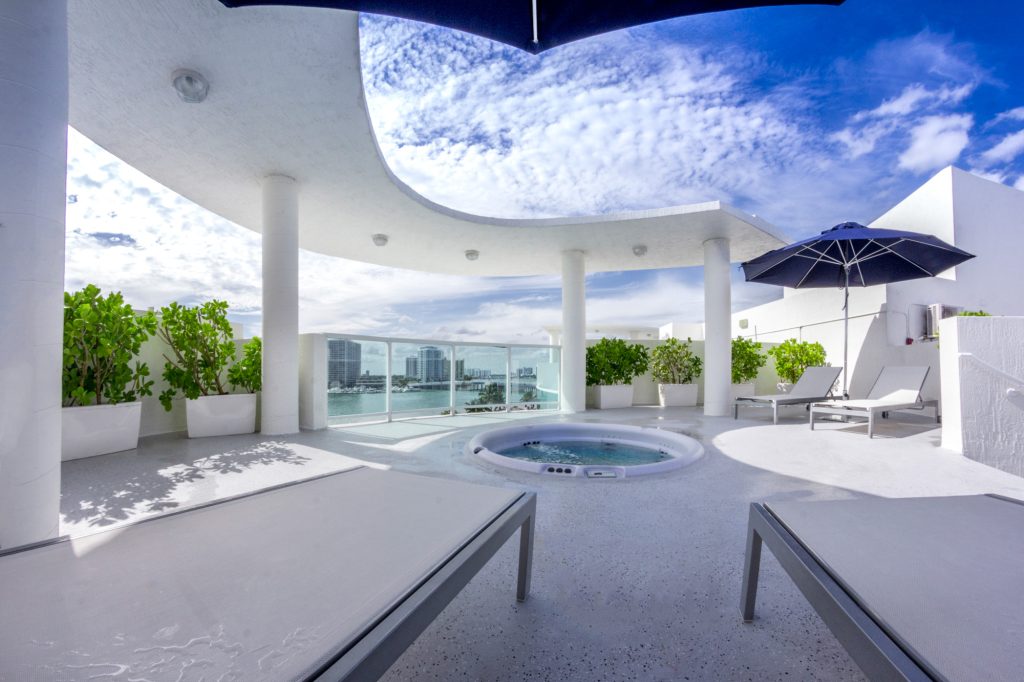 Penthouse 2 Jacuzzi Miami Beach Florida