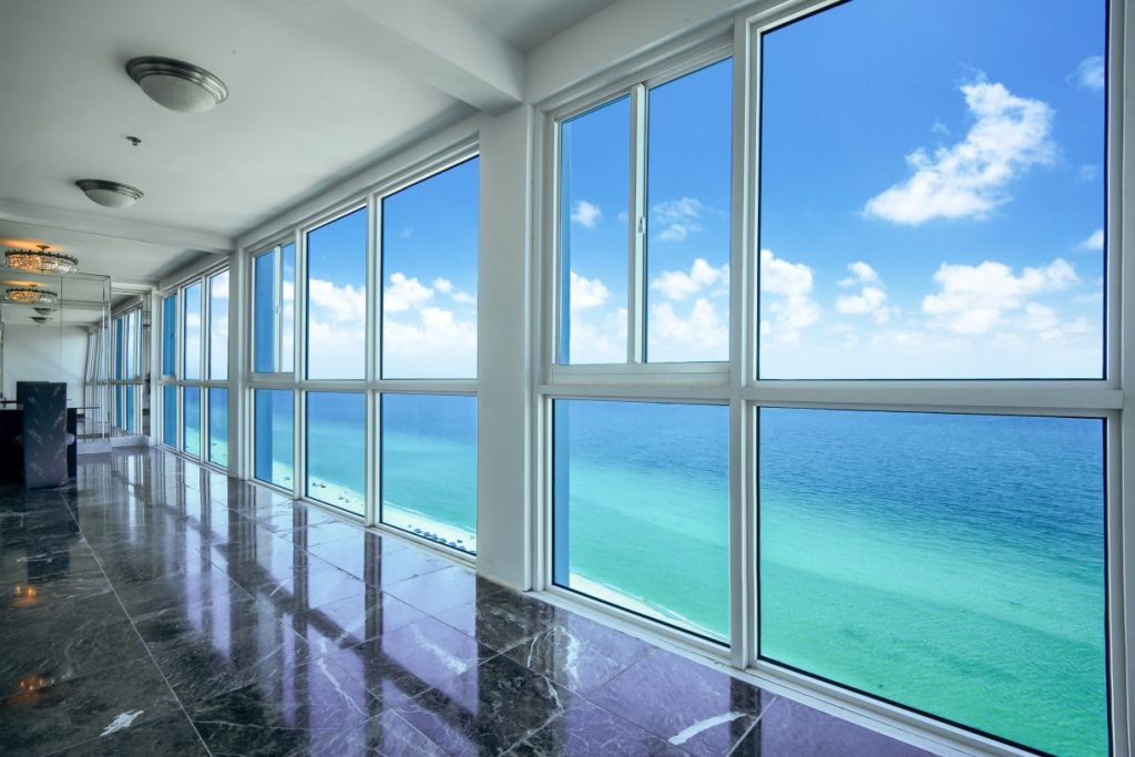Castle Beach Club 5445 Collins Avenue