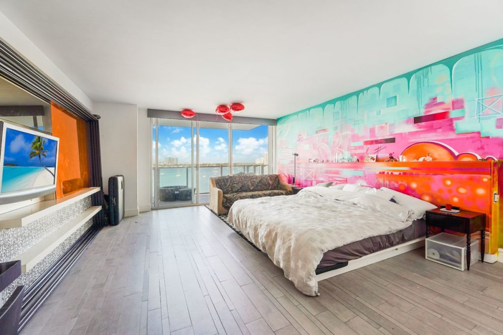 Mondrian 722 Living Space