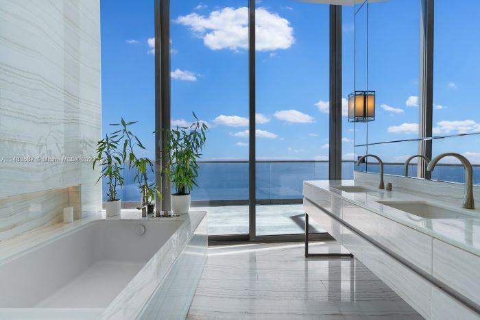 Penthouse-Upper-Primary-Bathroom