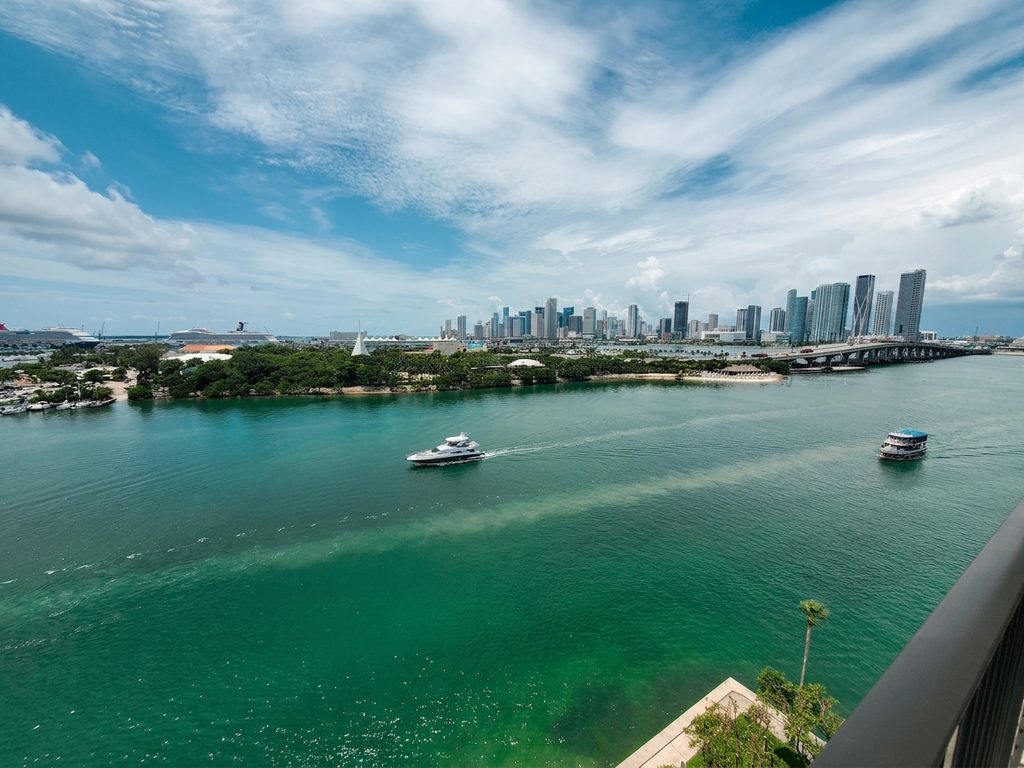 Downtown Miami Views Bayfront from The Venetian Islands