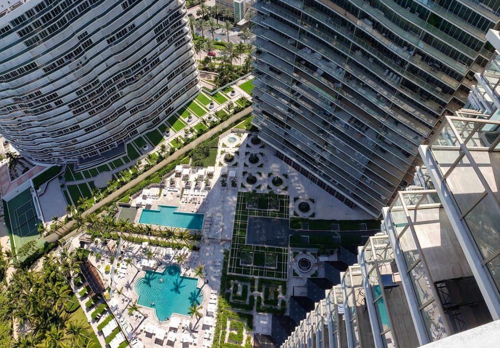 St. Regis Bal Harbour oceanfront amenities