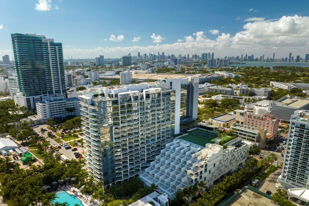 miami-beach-luxury-condo-corridor-collins-avenue-aerial